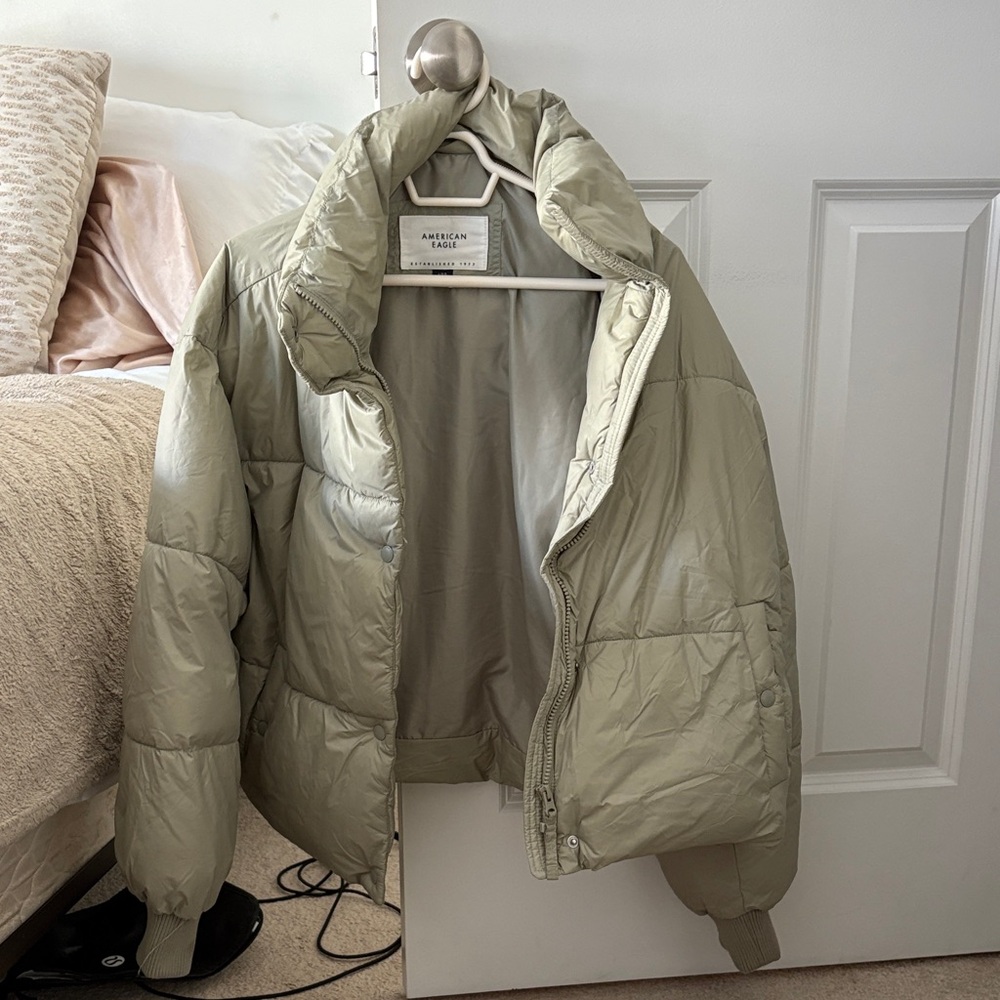 American Eagle Outfitters Women's Green Puffer Jacket